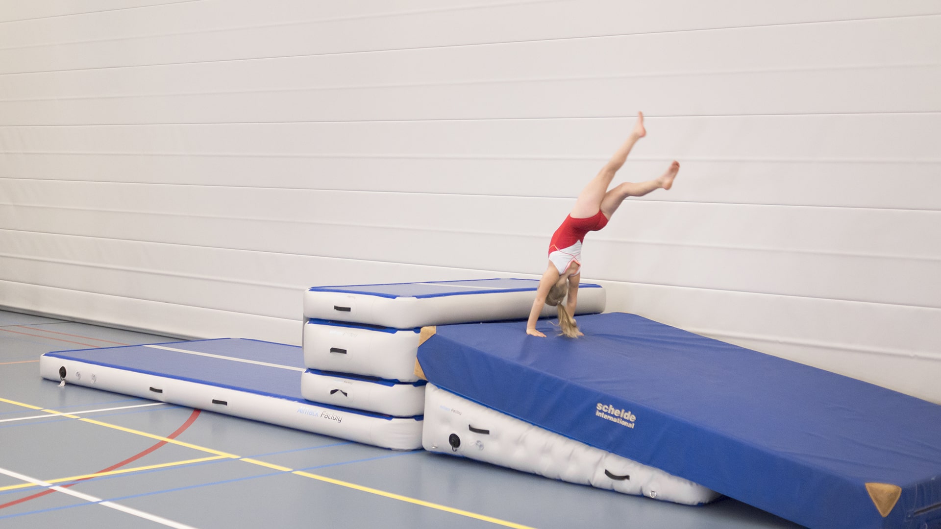 AirJump-Set-Gymnast-Handspring-incline-mat-min