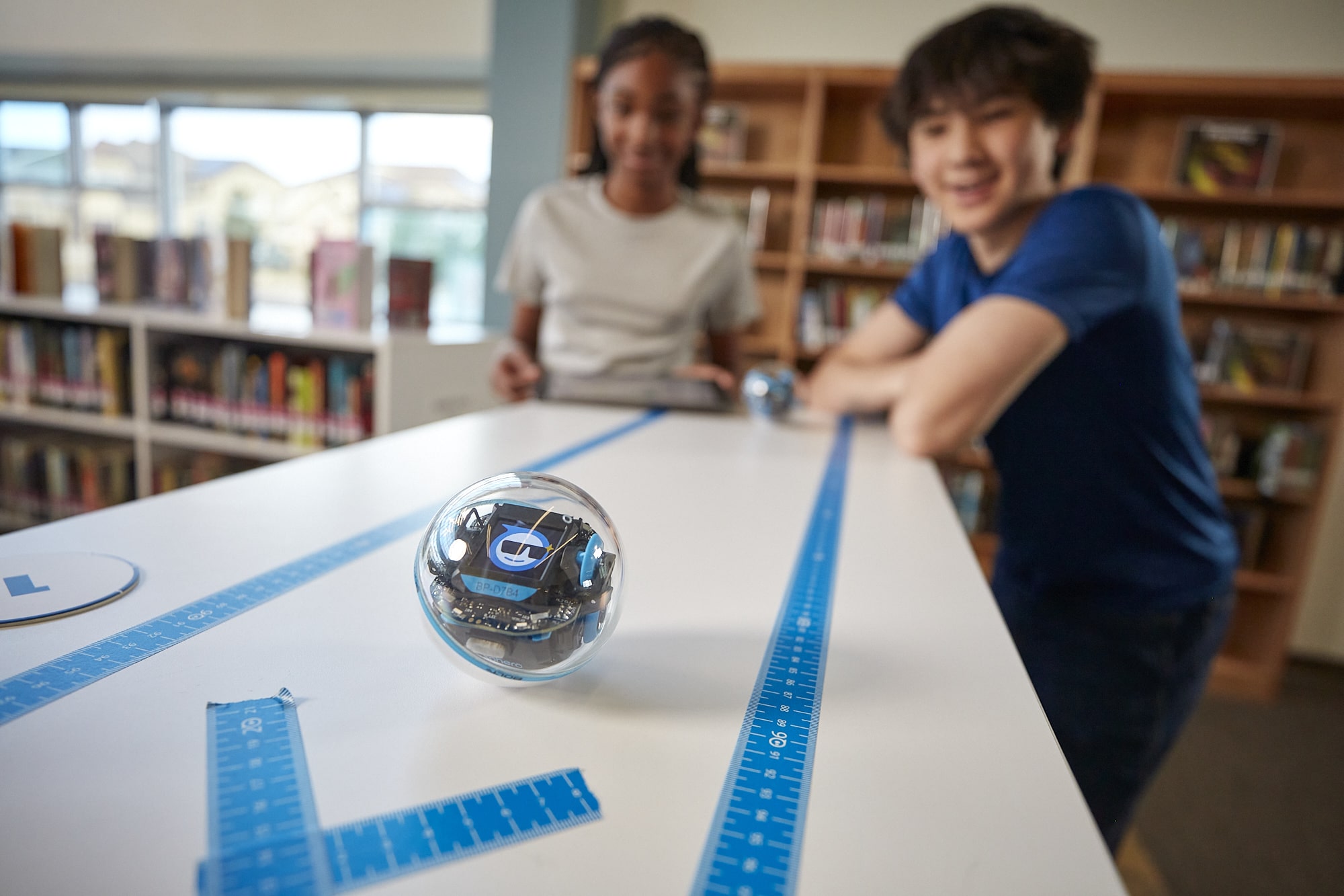 114391_sphero_bolt__robot_08-min