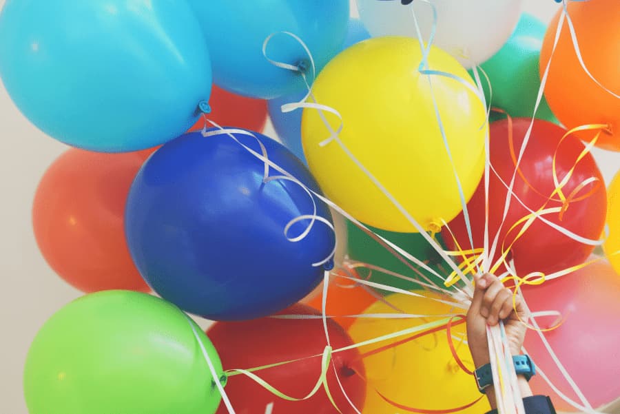 verschiedenfarbige bunte Luftballons