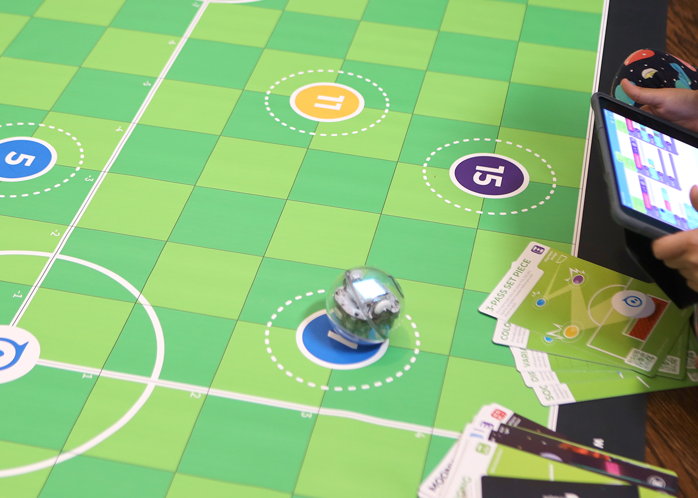 587799_sphero_code_mat_space_soccer_03