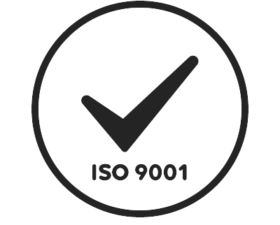 In einem schwarzen Kreis ist ein schwarzer Haken. Unter dem Haken steht "ISO 9001" geschrieben.