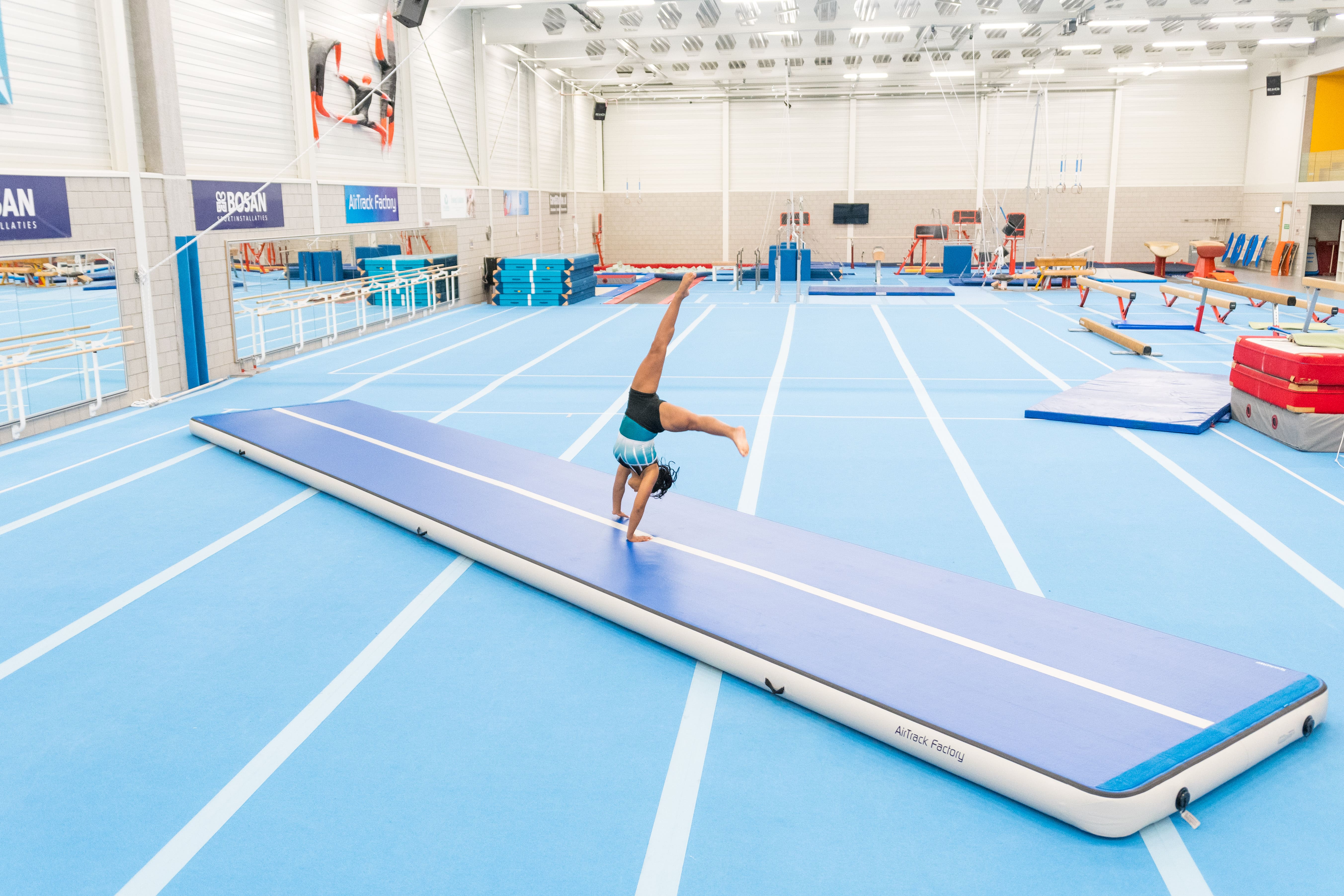 airtrack-p2-inflatable-tumbling-mat-gymnast-cartwheel-min